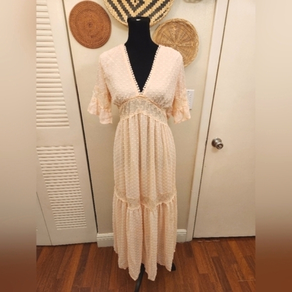 Swiss Dot Lace Maxi Dress With V Neck And Ruffles - Picture 4 of 9